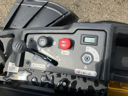 Tondeuse autoportée Hustler RAPTOR X42