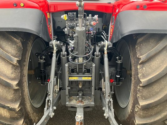 Tracteur agricole Massey Ferguson MF 7S.180